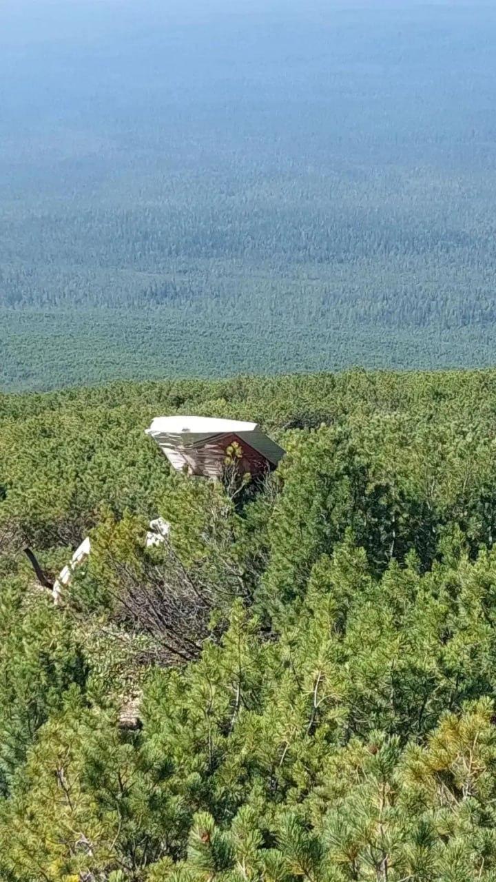 Кадры с места жёсткой посадки Cessna под Бодайбо, где нашли пропавших лётчиков.