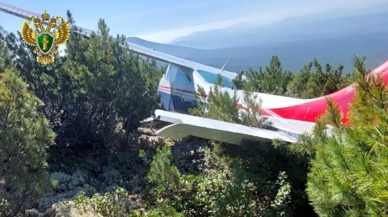 Кадры с места жёсткой посадки Cessna под Бодайбо, где нашли пропавших лётчиков.