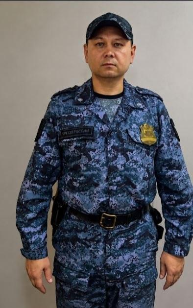 Спас мужчину из горящего дома судебный пристав в Аскизском районе. Денис...