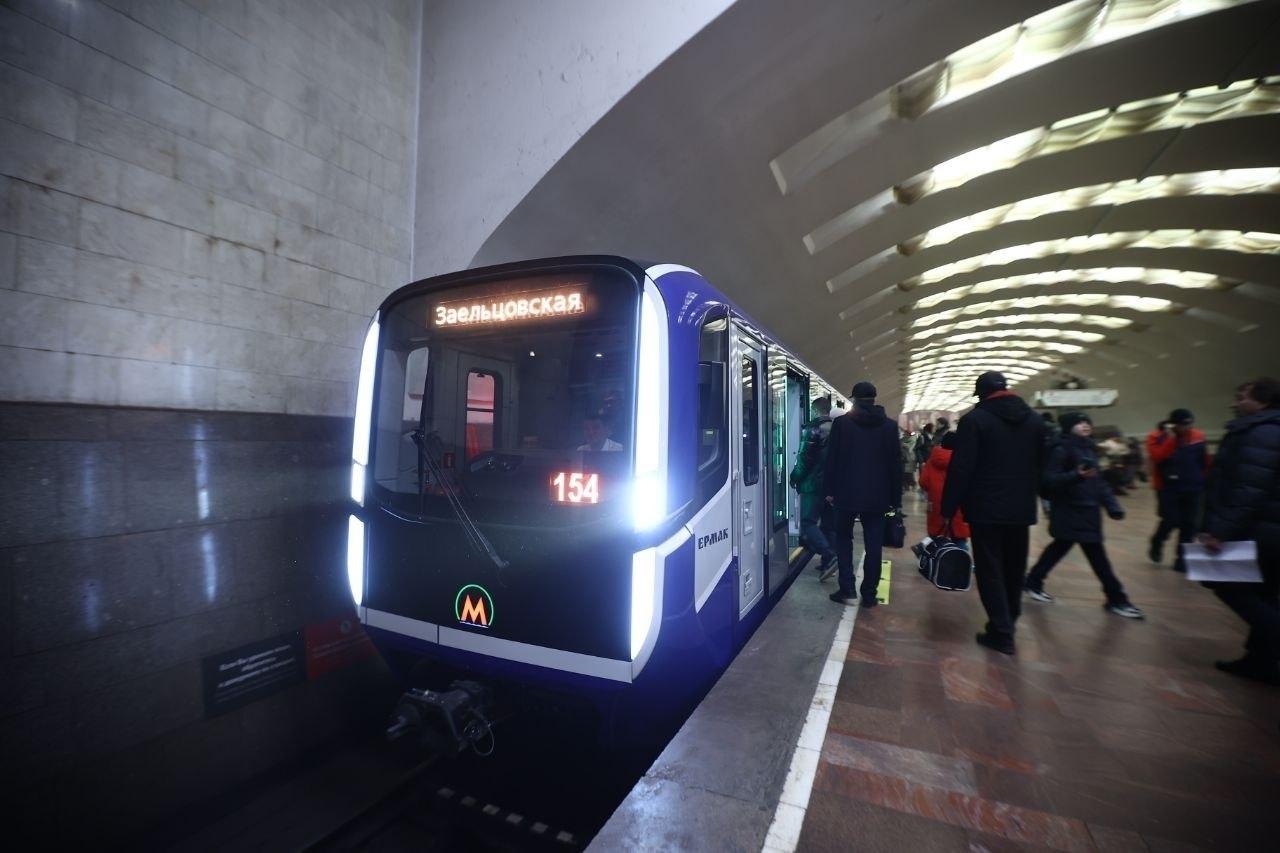 Новосибирцы недовольны новыми поездами метро «Ермак» С 2025 года в...