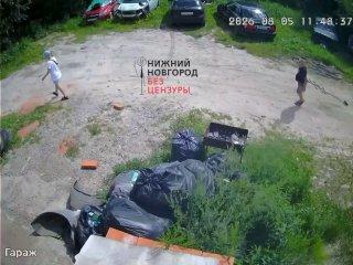 В Нижегородской области дети утащили с кладбища металлический крест.