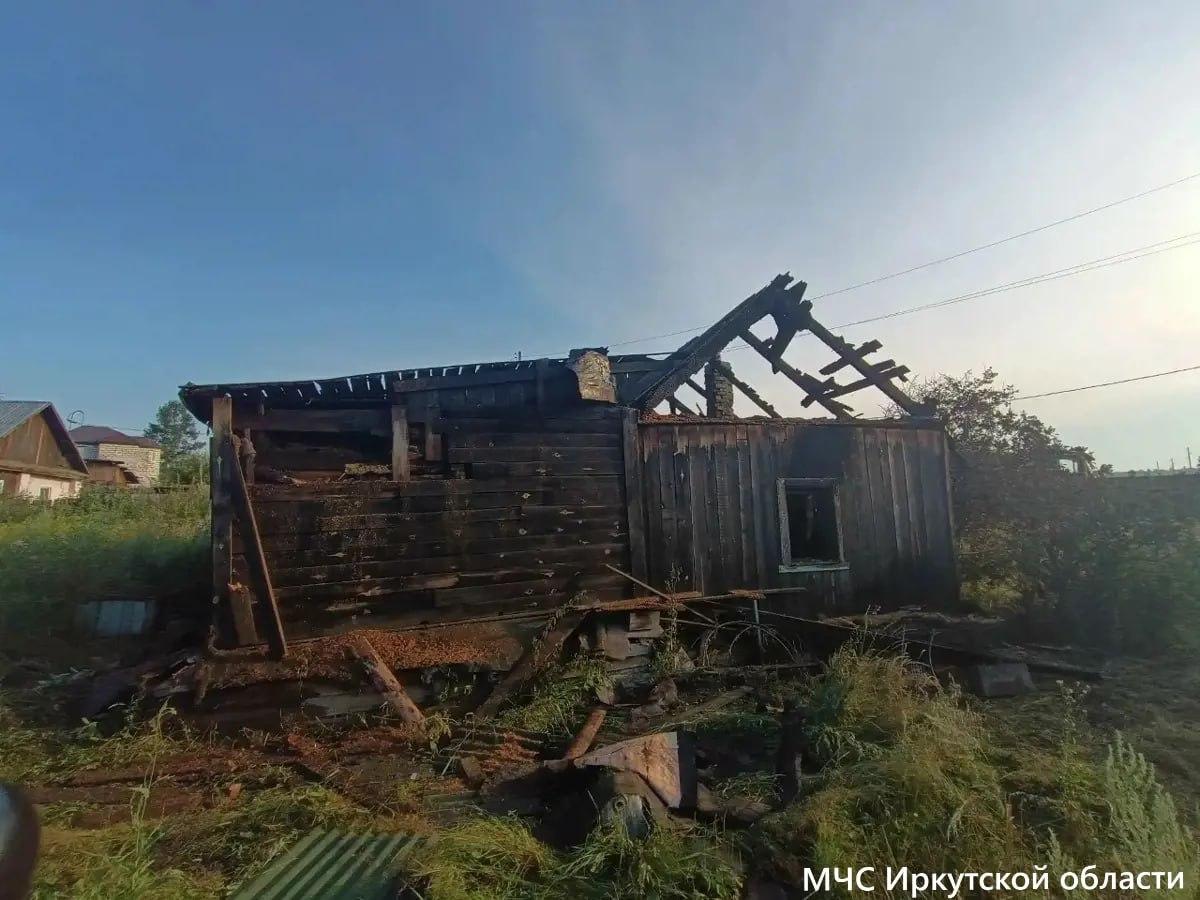 Труп мужчины нашли на пепелище заброшенного сарая в Братске