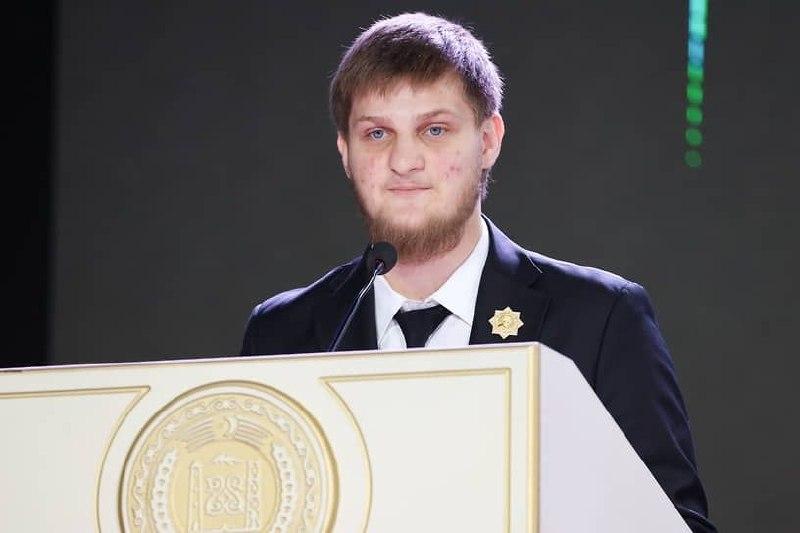 20-летний сын Рамзана Кадырова Ахмат получил звание Героя Чеченской Республики.