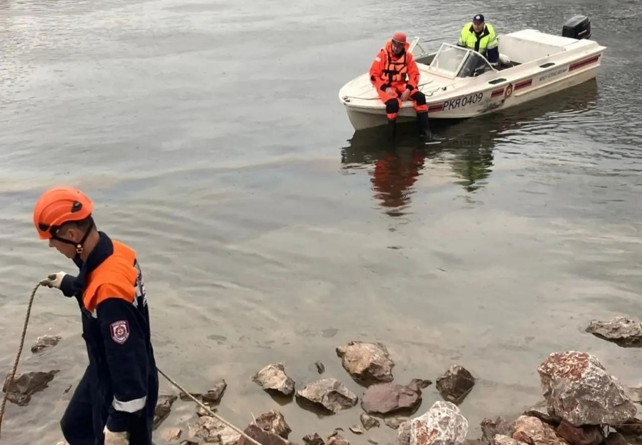 На Енисее под Красноярском разлилось полуторакилометровое масляное пятно