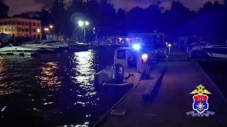 У катера откололся нос после столкновения с другим судном