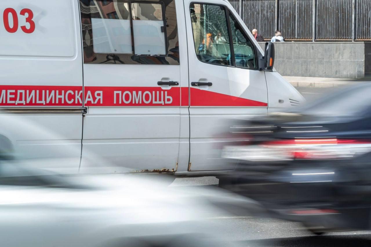 Пациент избил двух медиков скорой в Красном Селе