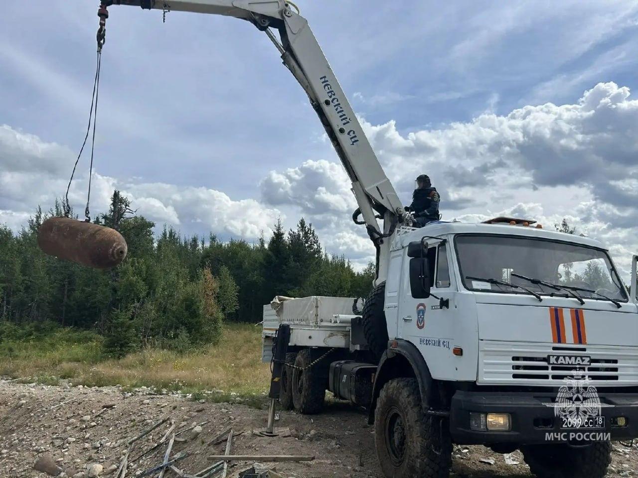 В Финском заливе у Ломоносова водолазы нашли авиабомбу времен ВОВ. Боеприпас...