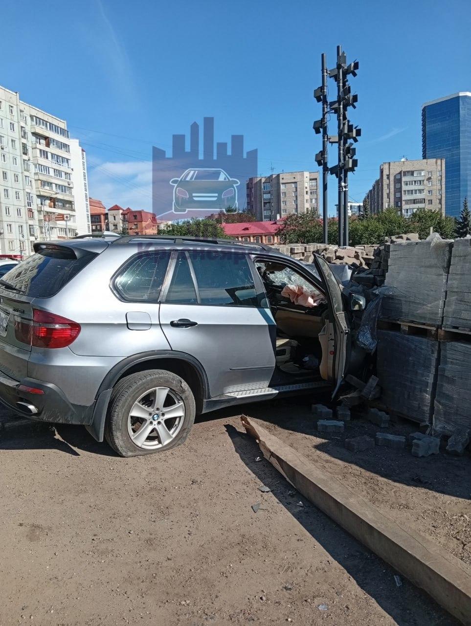 Сегодня утром на ул. Дубровинского водитель бнв не справился с управлением и...