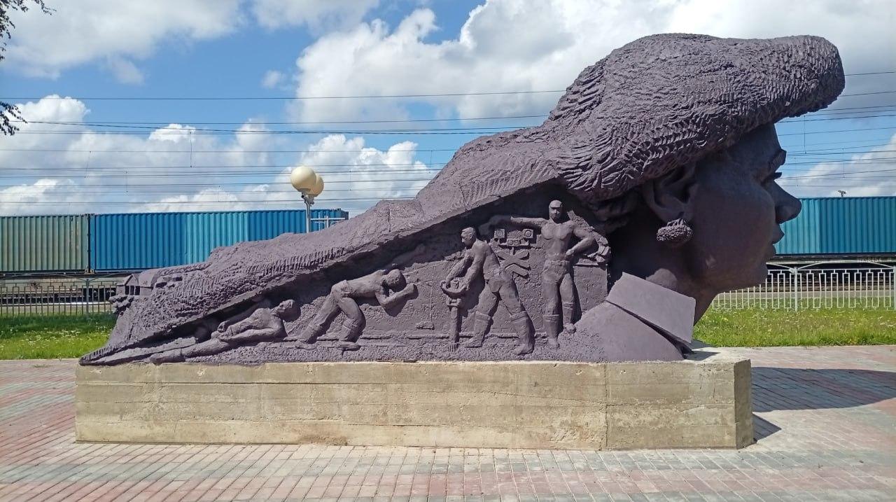 В Красноярском крае создают монументальную скульптуру девушки-поезда...