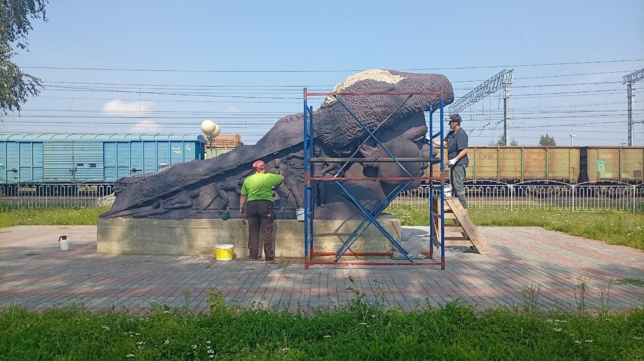 В Красноярском крае создают монументальную скульптуру девушки-поезда...