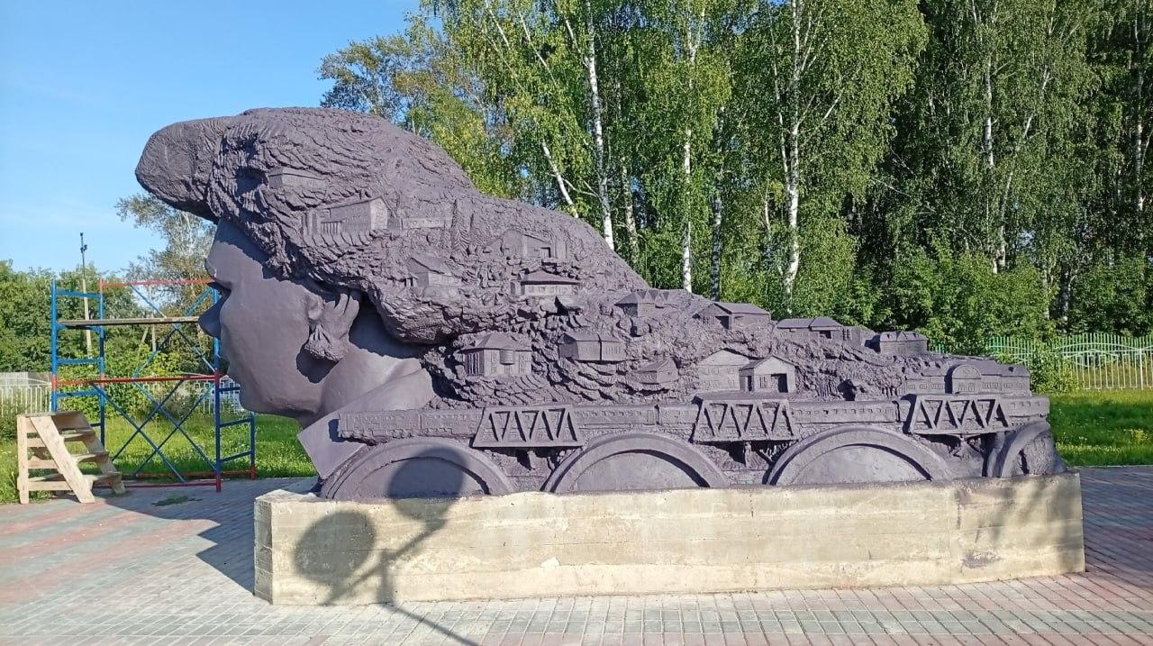 В Красноярском крае создают монументальную скульптуру девушки-поезда...