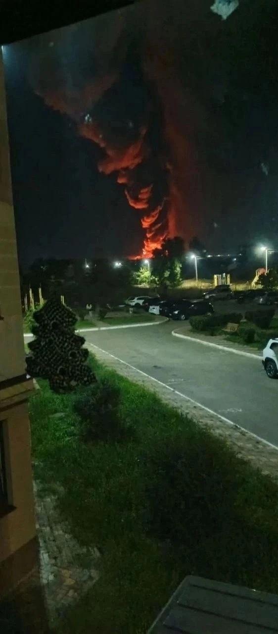 Один человек погиб, двое пострадали при атаке БПЛА на склад Wildberries в Воронежской области, сообщил губернатор Александр Гусев.