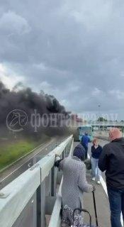 Лазурный загорелся на КАД рядом с Лисьим Носом. Дорогу в сторону Кронштадта...