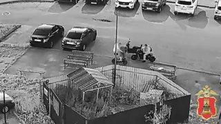 Пьяный парень получил по челюсти, вернулся с доской и отправил соперника в...