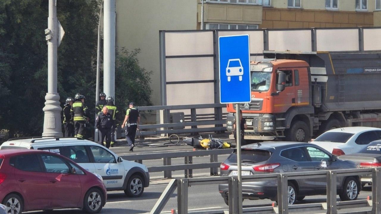 Известная мотоблогерша погибла в страшной аварии под колёсами самосвала в Москве