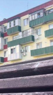 В Нижнем Новгороде заметили мужчину на балконе, который смотрел на детскую...