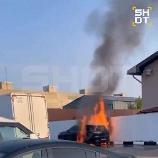 Китайский Lixiang L6 за ₽4,7 миллиона сгорел прямо во время зарядки в Подмосковье — очевидцы рассказали ещё и о звуках взрывов.
