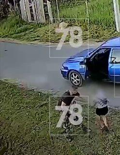 Мужчина догнал на машине и жестоко избил ремнём девятилетнего мальчика в Ленобласти