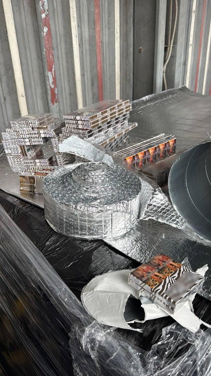 В Петербурге в порту нашли 120 тысяч пачек сигарет без акцизов, спрятанных в...