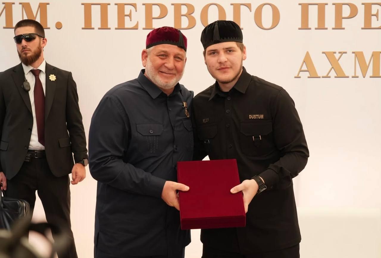 Адаму Кадырову присвоили ещё одно звание, теперь он почётный гражданин Курчалоевского района Чечни.
