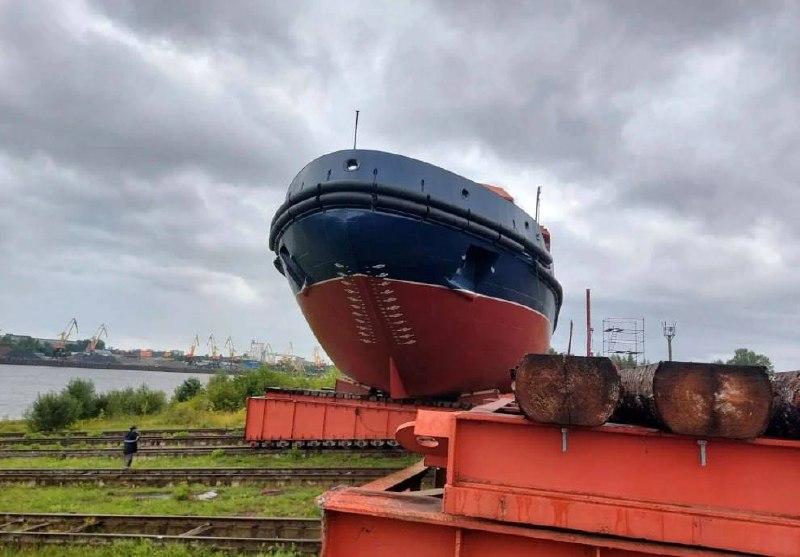 На воду спустили новый петербургский ледокол «Нарвская застава». Он усилит...