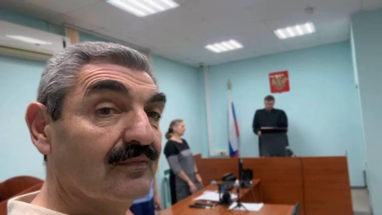 Армена Бежаняна из «Реальных пацанов» приговорили к 400 часам обязательных работ за ущерб природе на 139 млн рублей.