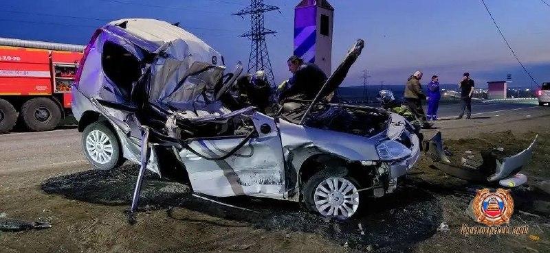 Сотрудники Госавтоинспекции устанавливают обстоятельства смертельного ДТП в г. Норильск