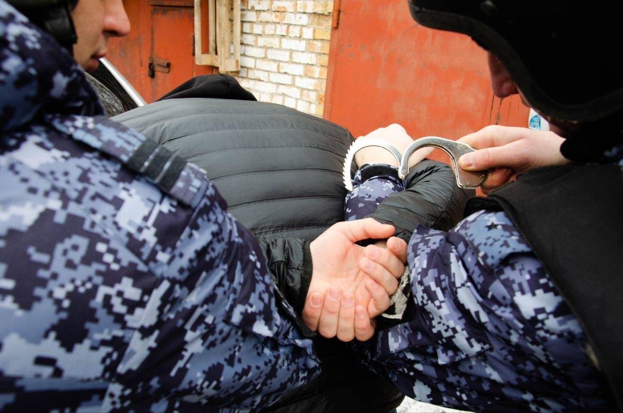 2,5 года колонии за удар ножом у бара