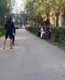 В Тольятти два подростка решили самоутвердиться, избив алкаша на лавочке за...