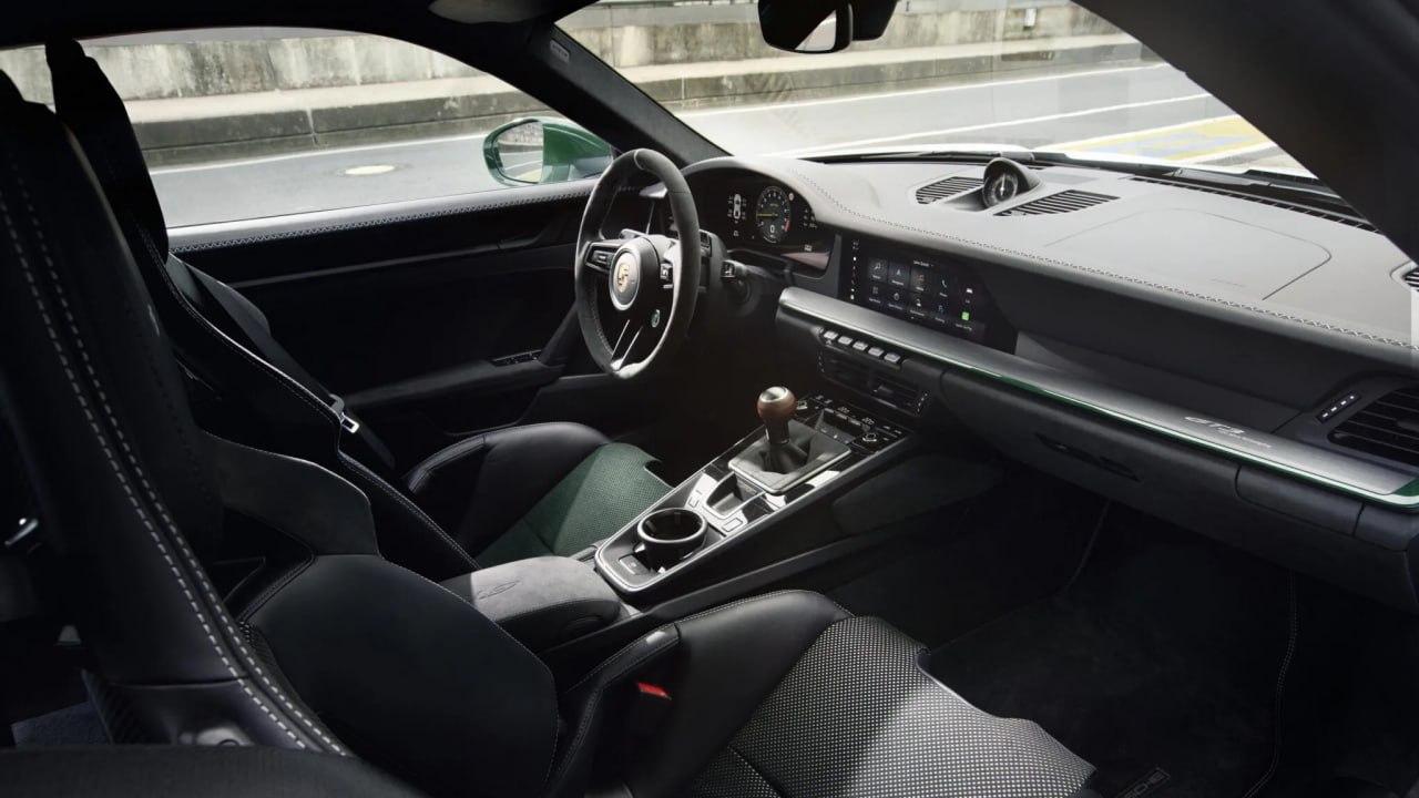 Porsche выпустила юбилейный 911 GT3 в честь 100-летия Нюрбургринга — всего соберут 100 машин.