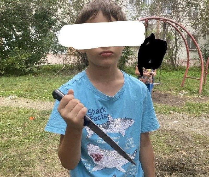 Мальчик с ножом гонялся за детьми и угрожал расправой в Екатеринбурге