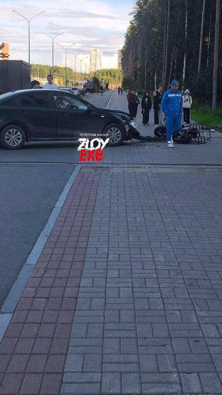 На Академика Сахарова, 31 сбили мужчину на электроскутере