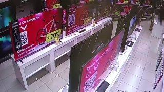 Разъяренный мужчина разбил 15 телевизоров в магазине в Краснодаре. 34-летний...