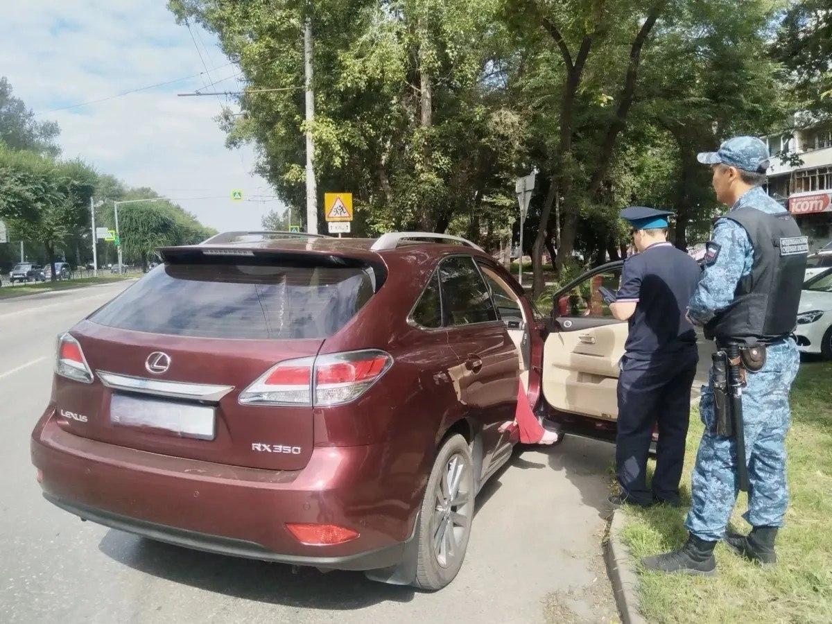 Mercedes-Benz и Lexus RX350 арестовали за долги во время дорожного рейда в...