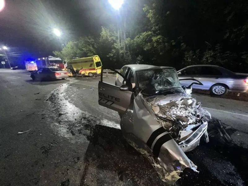 Пострадали трое: в Ачинске виновник аварии с реанимобилем сбежал из больницы...