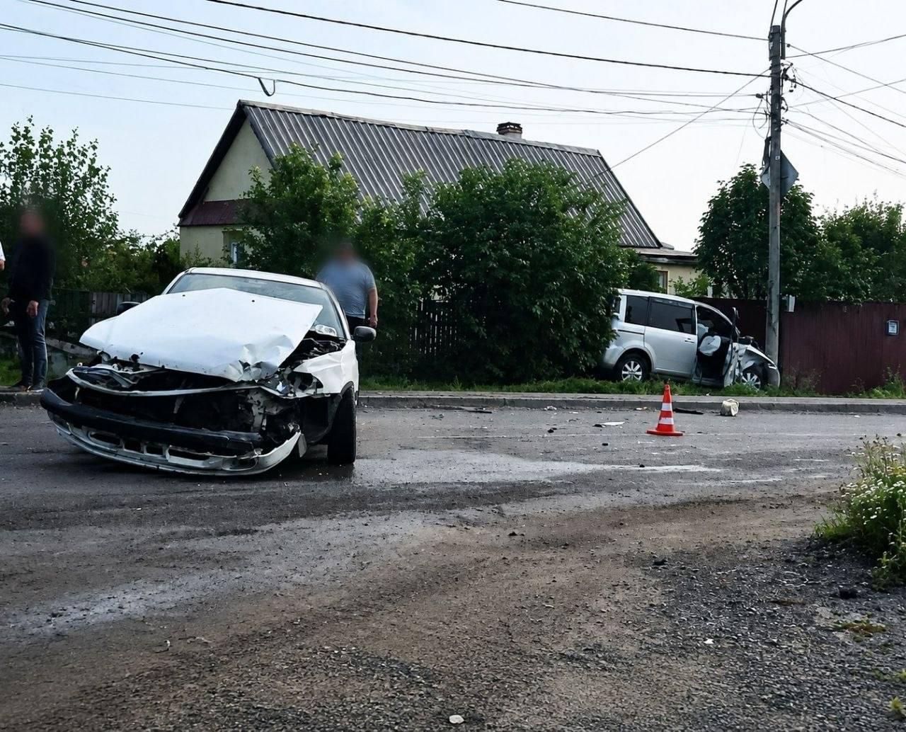 ⚡Серьезное ДТП в переулке Новосибирском - в районе перекрёстка с Гоголевской