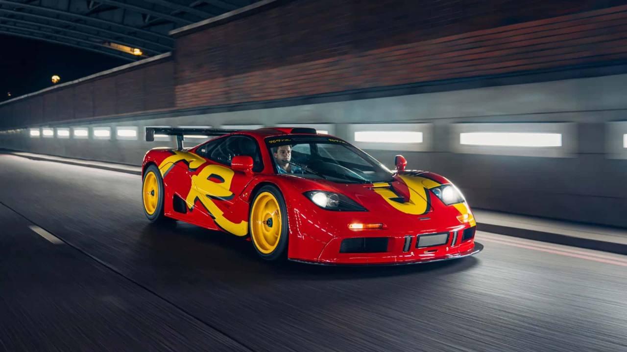 McLaren F1 GTR в поп-арт расцветке продали за рекордные $34,65 миллиона (₽2,95 миллиарда) — это самый дорогой McLaren в истории аукционов.