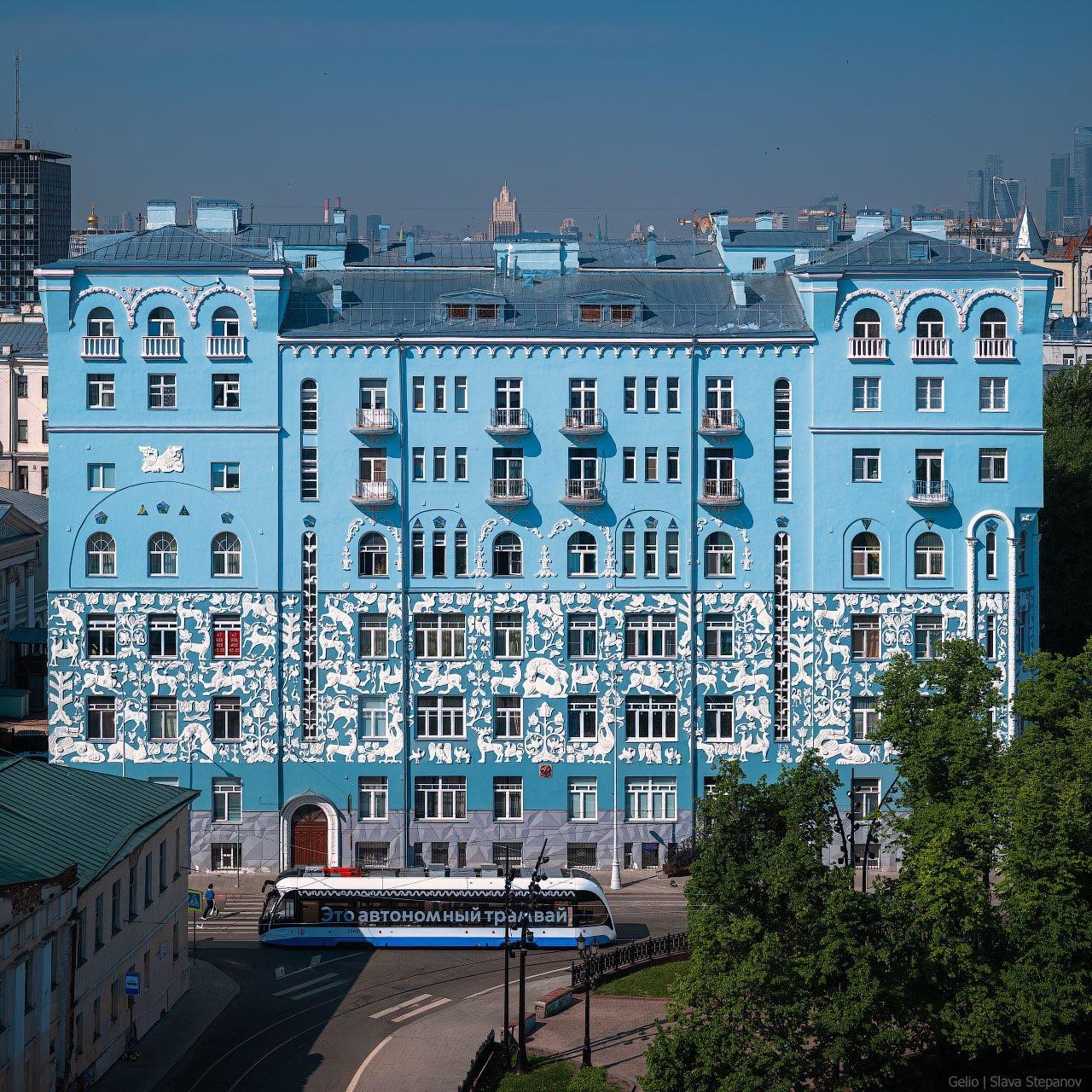Один из самых сказочных фасадов Москвы — «Дом со зверями» на Чистопрудном...
