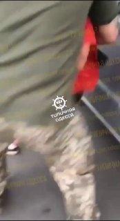 Малой дал по щам ТЦКшнику в Одессе