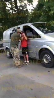 Малой дал по щам ТЦКшнику в Одессе