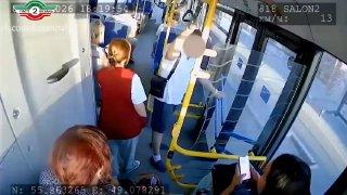 Неадекват избил контролёра в автобусе в Казани