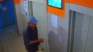 Новосибирец навалил кучу в лифте многоэтажки