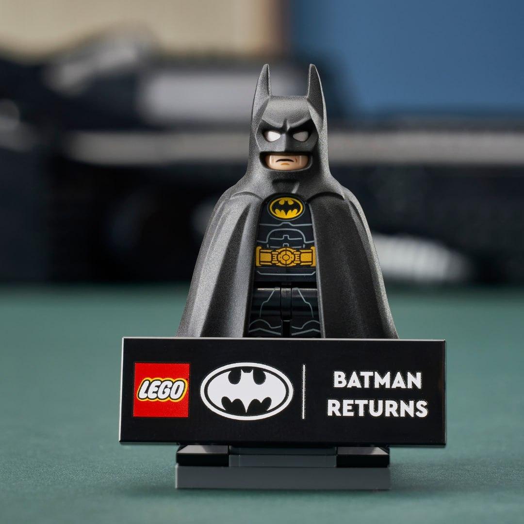 LEGO выпустила бэтмобиль, который умеет превращаться прямо на ходу — как в фильме «Бэтмен возвращается».