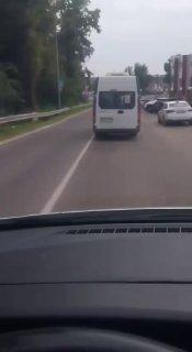 В подмосковном Наро-Фоминске водитель маршрутного такси так сильно торопился...