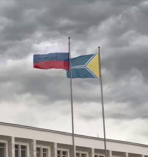 Ко Дню государственного флага Российской Федерации заменяют немного выцветшие...