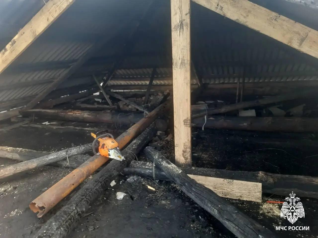В Кызыле искры от «болгарки» вызвали пожар в доме