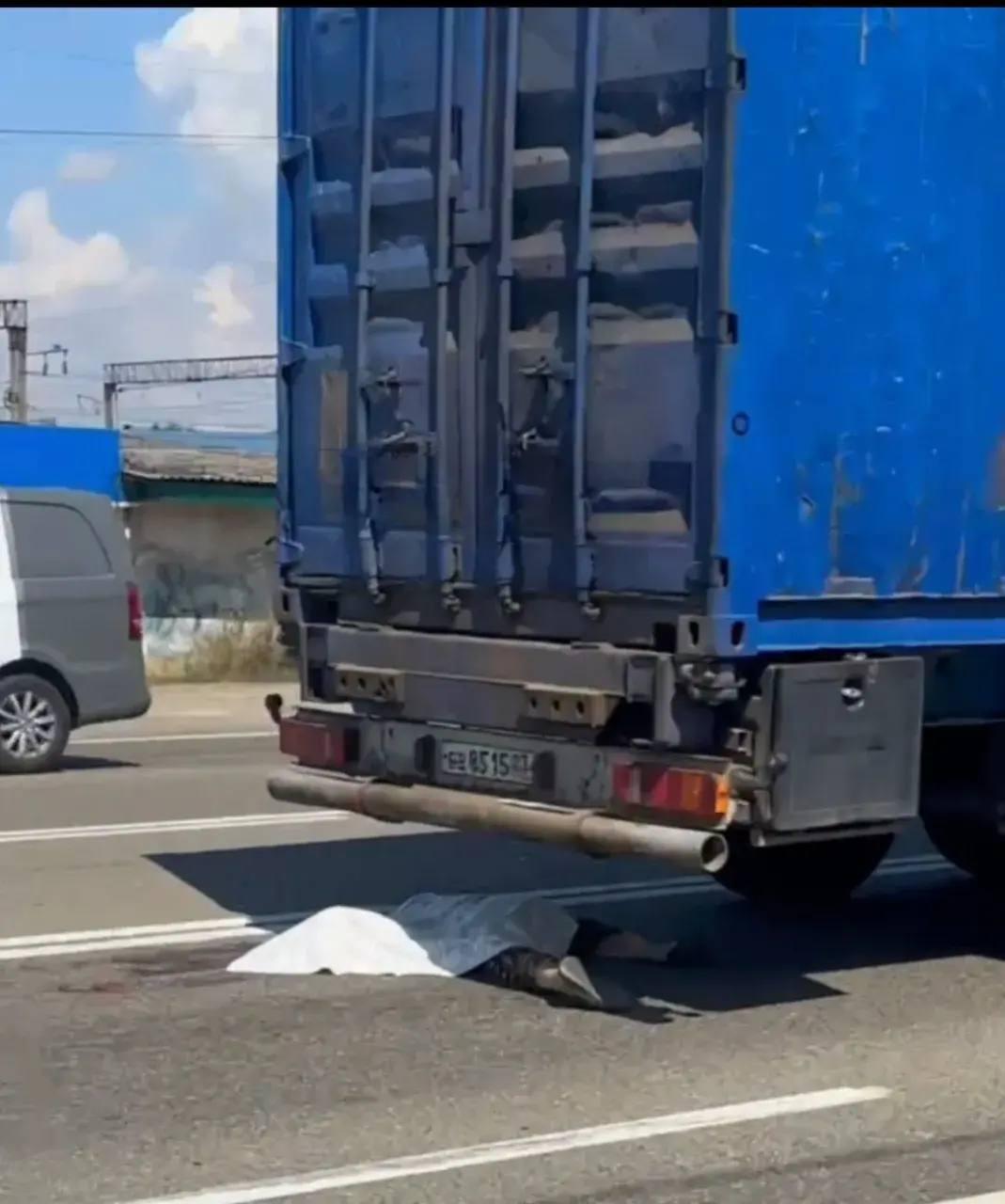 В Адыгее тягач переехал пожилую женщину.