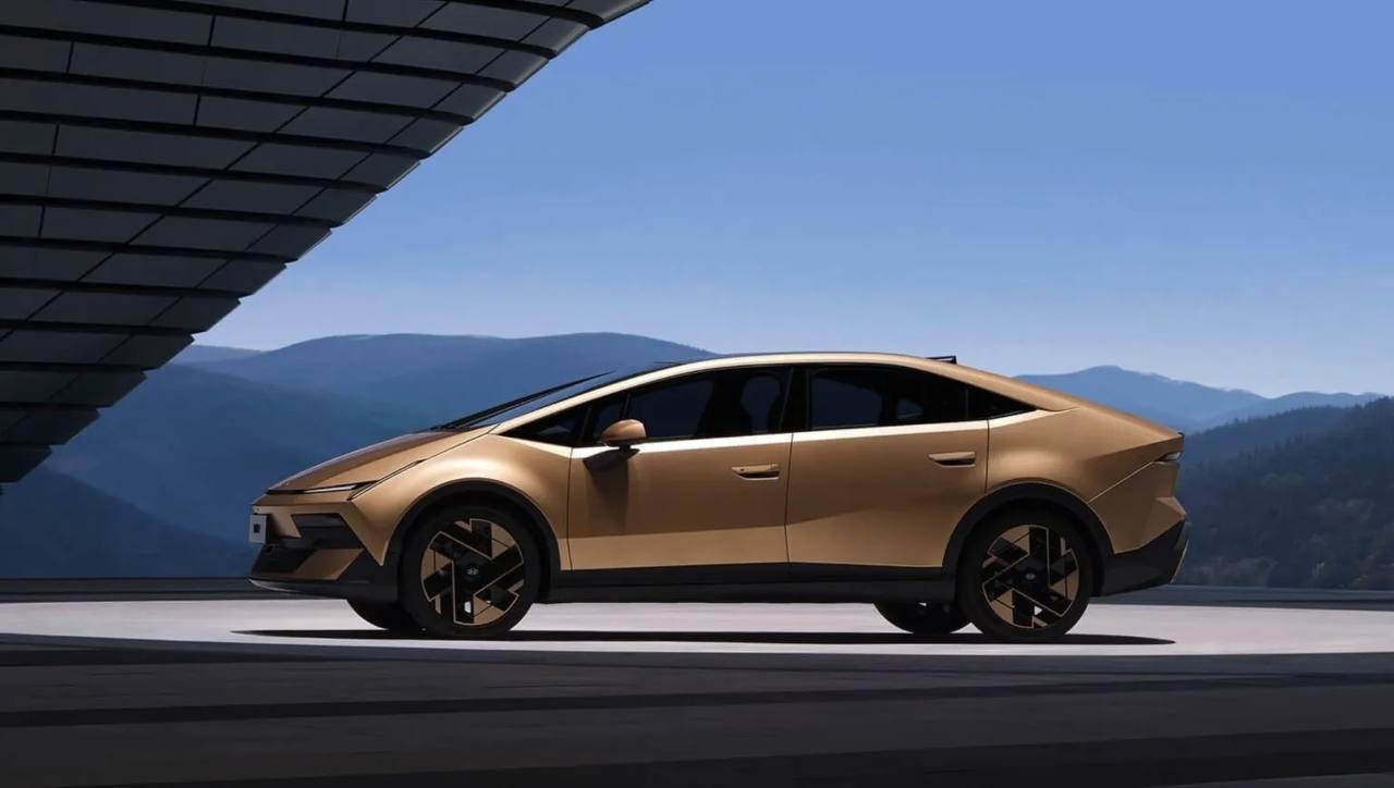 Hyundai выкатил новый Ioniq V — электрический седан размером с Camry, который в Китае начинается от ₽1,4 миллиона.