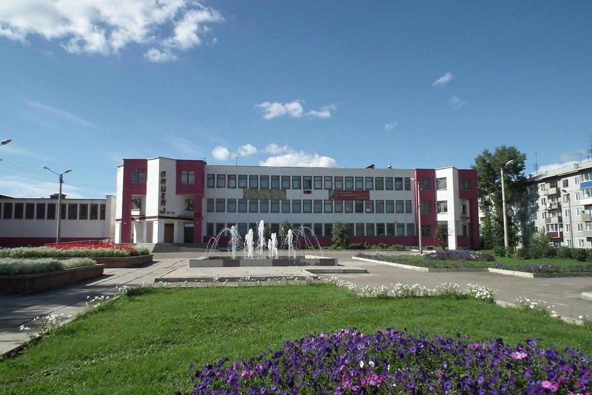 В Канске суд обязал лицей и родителей подростка выплатить компенсацию за...