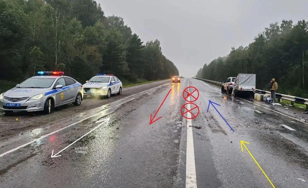 Водитель легковушки госпитализирован после столкновения трёх автомобилей на...